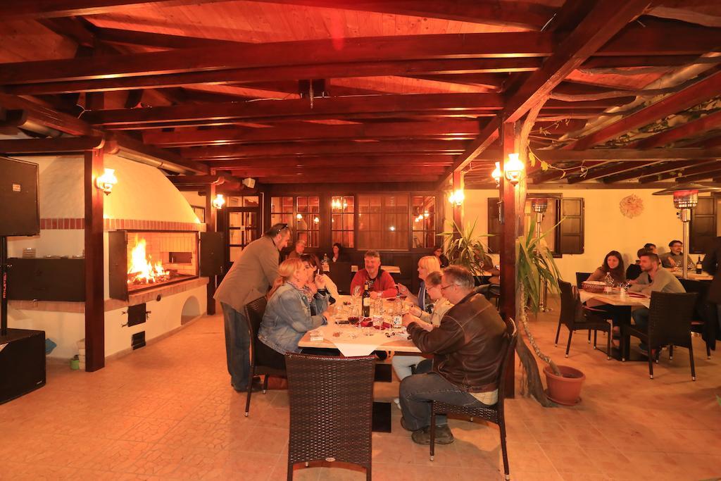 Tiffan'S Pinceszet Es Panzio Hotel Villány Buitenkant foto