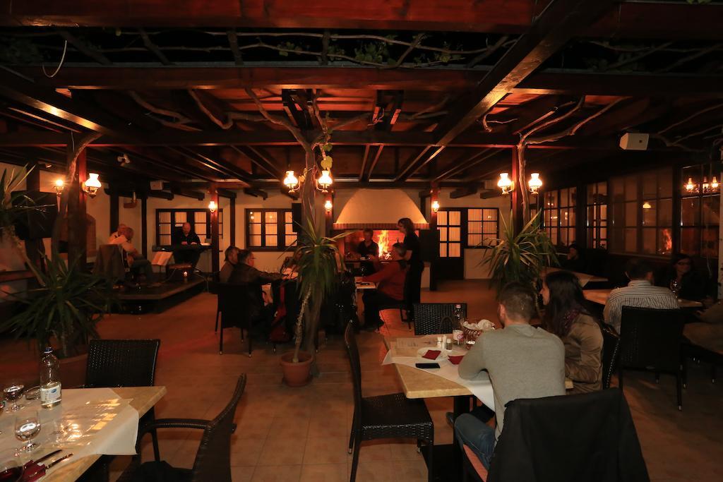 Tiffan'S Pinceszet Es Panzio Hotel Villány Buitenkant foto