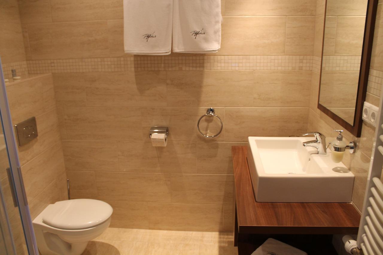 Tiffan'S Pinceszet Es Panzio Hotel Villány Kamer foto